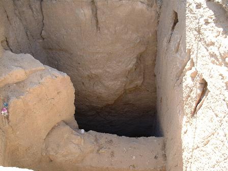 Deep shaft beside the Great Pyramid (photo taken by Eddie)